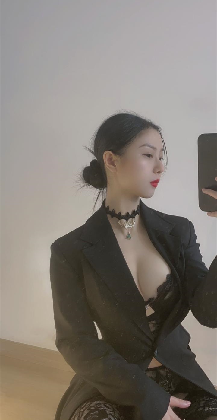 俏妞qiaoniuTT - 微密圈会员订阅系列套图&视频预览图