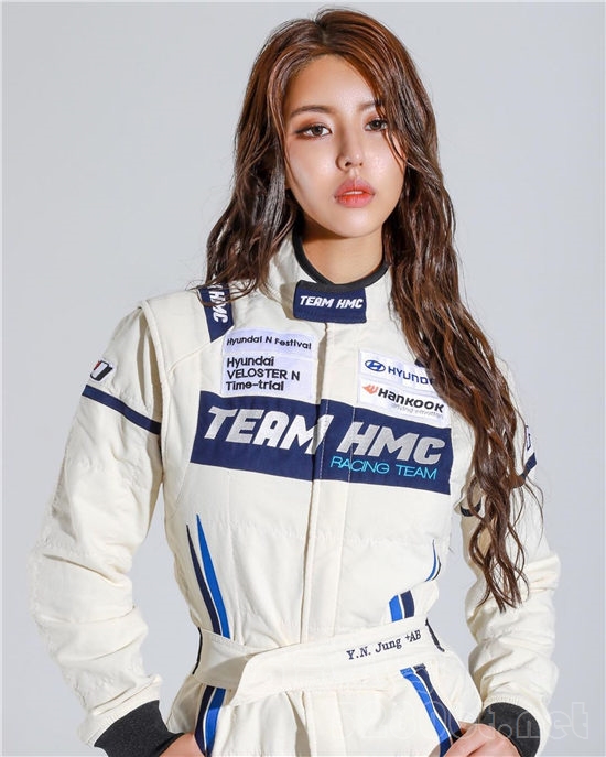 韩国网红郑宥娜是谁 她还是一位女赛车手哟预览图