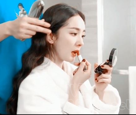 杨幂不雅照是真是假？对照视频应该是假的预览图