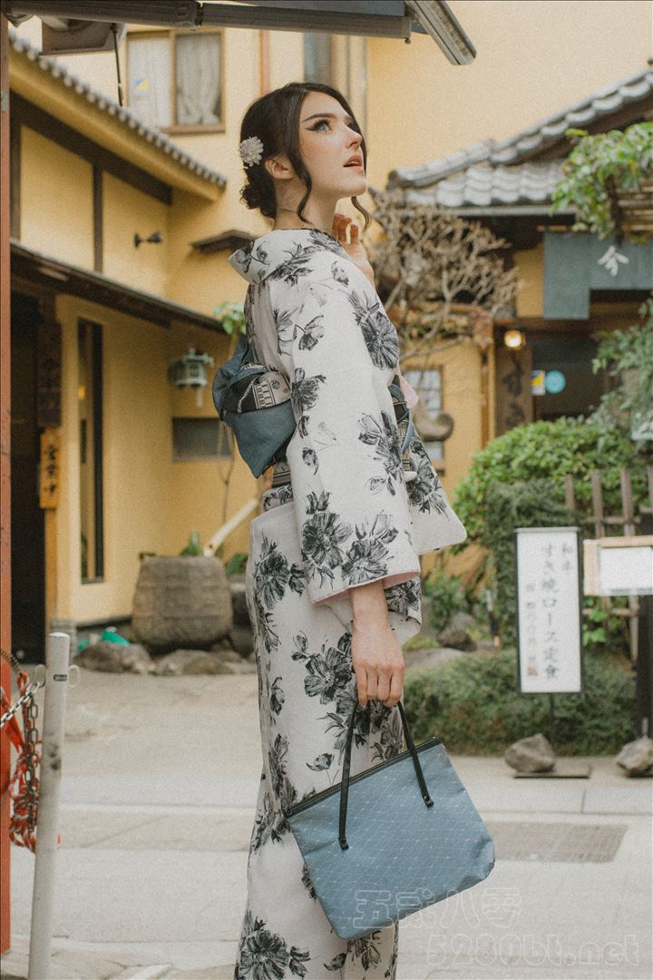 俄罗斯美女Candy Ball kimono[39P-5V-474.9M]推荐预览图