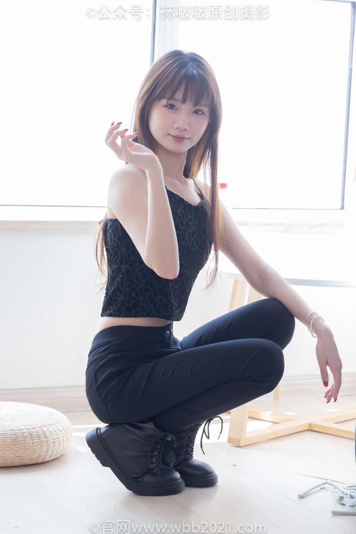 [BoBoSocks袜啵啵]VOL.598 甜甜圈-马丁靴、薄肉丝、裸足[148P+1V／6.20GB]推荐预览图